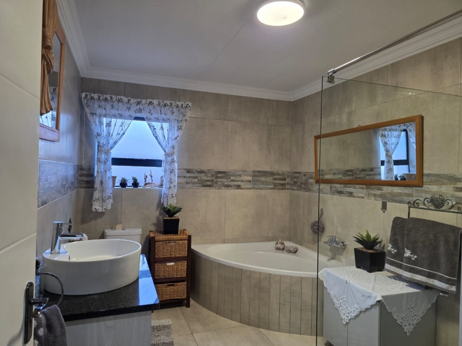 3 Bedroom Property for Sale in Dana Bay Western Cape